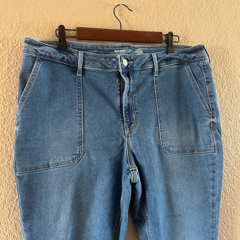 Old Navy Rockstar Super Skinny Jeans - Picture 3 of 9